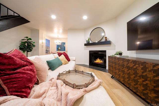 Detail Gallery Image 7 of 27 For 2136 Oceanside Bld, Oceanside,  CA 92054 - 2 Beds | 1 Baths