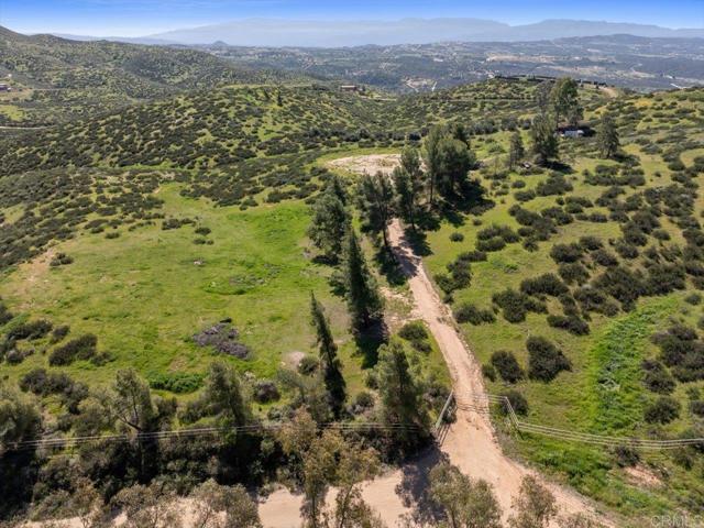 40707 Intrepid Rd, Hemet CA: https://media.crmls.org/mediaz/55c91a3d-16cf-40b9-9704-e10762b02539.jpg