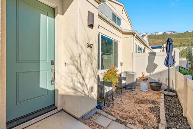 347 Sweet Pl, Fallbrook CA: https://media.crmls.org/mediaz/55c93fa5-cda4-4276-a6d9-93d19a698c2d.jpg