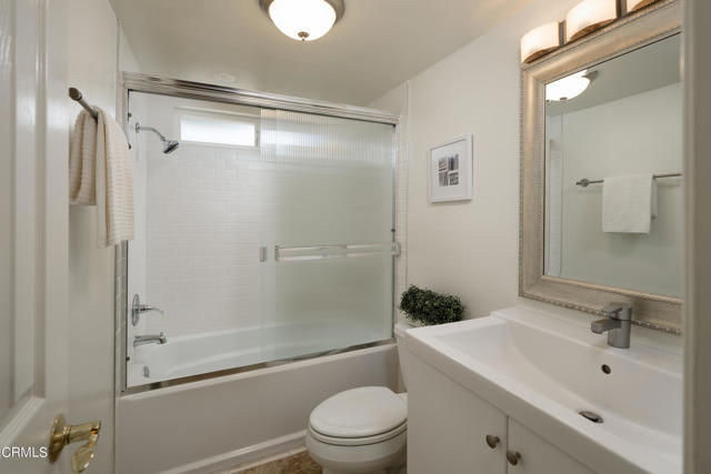 Detail Gallery Image 13 of 25 For 6525 La Mirada Ave #103,  Los Angeles,  CA 90038 - 2 Beds | 2 Baths