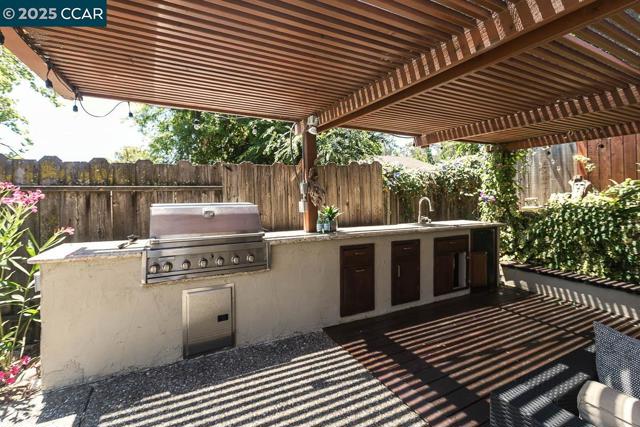 1736 Silverwood Dr, Martinez CA: https://media.crmls.org/mediaz/55c9e6c6-04b2-4370-ba89-0ad28b8fe698.jpg