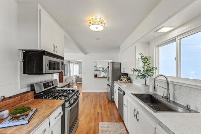 465 Harcourt Avenue, Seaside CA: https://media.crmls.org/mediaz/55ca767e-b8cd-4aea-a792-89757936bac6.jpg