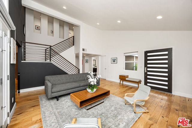 22518 Jameson Drive, Calabasas CA: https://media.crmls.org/mediaz/55ca7d2c-5e20-4dac-9f20-abd59739635a.jpg