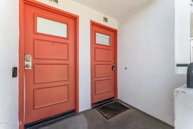 1190 Tivoli Lane, Simi Valley CA: https://media.crmls.org/mediaz/55cad043-cd9b-47ce-ae93-201f7c57286e.jpg