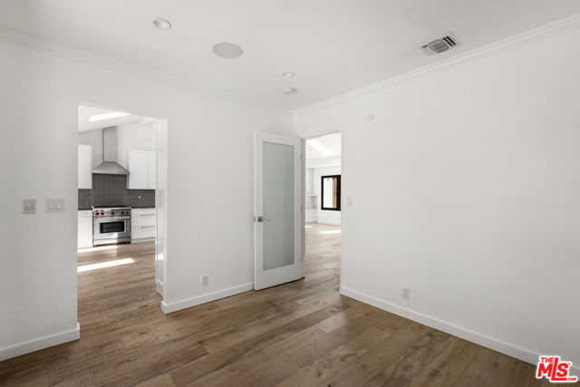 2425 Rinconia Drive, Los Angeles CA: https://media.crmls.org/mediaz/55cb2011-0181-475e-910a-5325fd32d60e.jpg