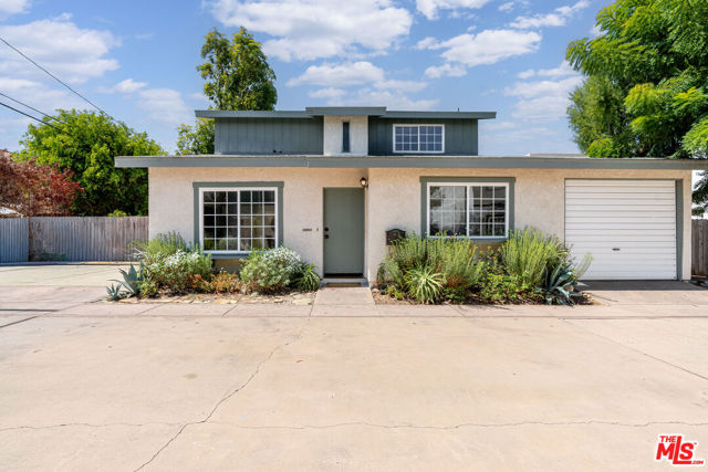 2404 Gates Avenue, Redondo Beach CA: https://media.crmls.org/mediaz/55cc3448-9b93-4e79-9b60-62f28bc73b8d.jpg