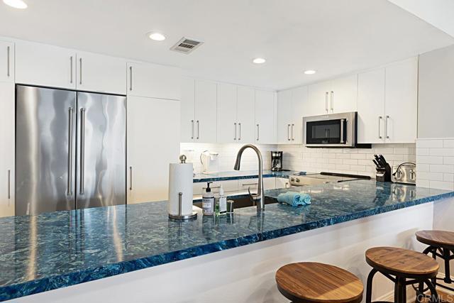 Detail Gallery Image 3 of 32 For 205 Helix Ave #67,  Solana Beach,  CA 92075 - 2 Beds | 2 Baths