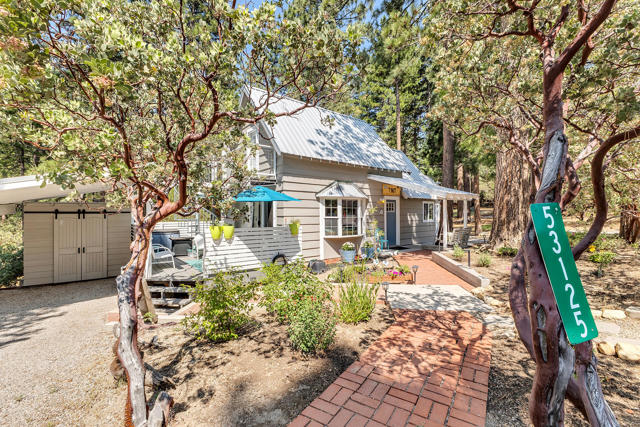 53125 Overlook Drive, Idyllwild CA: https://media.crmls.org/mediaz/55cc5f92-f5ae-4fca-afb7-9172ead68ef4.jpg