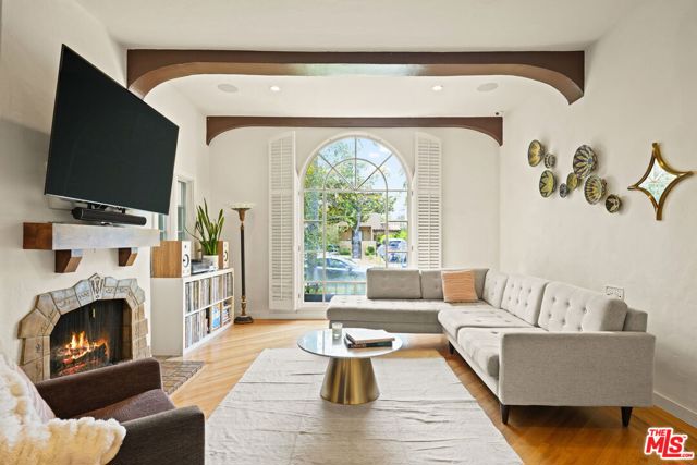 1618 S Durango Avenue, Los Angeles CA: https://media.crmls.org/mediaz/55cc8aec-9b09-406a-996b-6f86d336563c.jpg