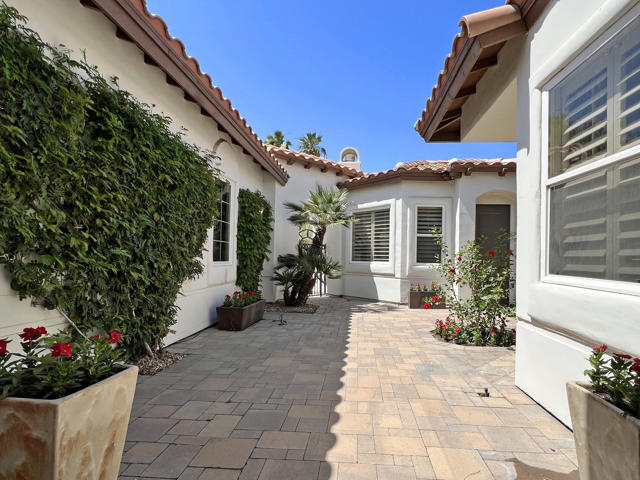 79015 Via San Clara, La Quinta CA: https://media.crmls.org/mediaz/55ccbadf-6fbc-4b5d-832e-b87b1ad1e1a4.jpg