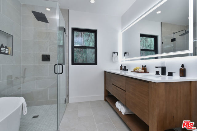 15431 Milbank Street, Encino CA: https://media.crmls.org/mediaz/55cd0625-f24e-4df3-951c-fb03d9ee2c9e.jpg