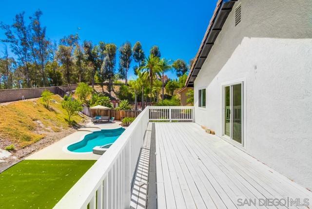 12709 Treeridge Ter, Poway CA: https://media.crmls.org/mediaz/55cd0ae3-9d51-47f1-b5a4-77836d75b4be.jpg