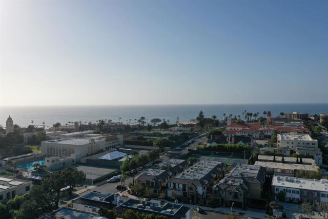 7550 Eads Ave, La Jolla CA: https://media.crmls.org/mediaz/55cd8451-8caf-45c7-ba66-e824334facb8.jpg