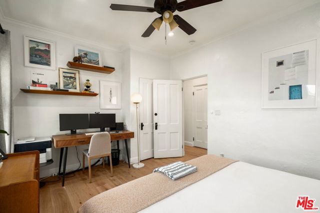 500 N Genesee Avenue, Los Angeles CA: https://media.crmls.org/mediaz/55cdd718-05ff-40ff-bada-d5199030f354.jpg