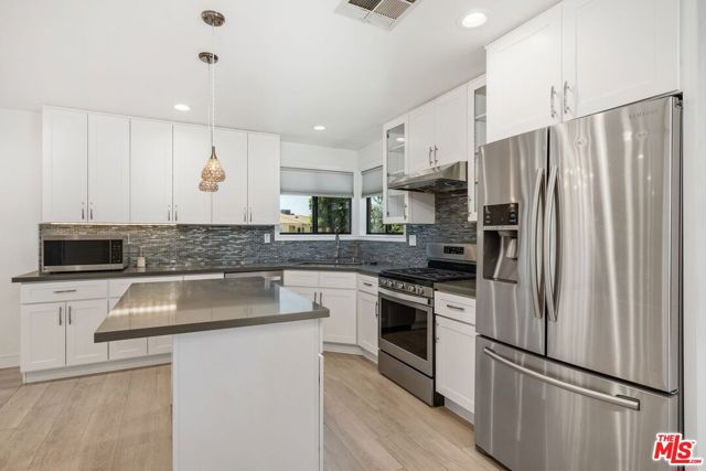 14357 Collins Street, Sherman Oaks CA: https://media.crmls.org/mediaz/55cde055-1752-4787-a428-3fb698fc643b.jpg