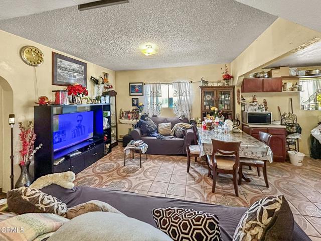 Detail Gallery Image 3 of 6 For 1802 W 49th St, Los Angeles,  CA 90062 - – Beds | – Baths