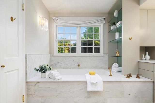 Detail Gallery Image 19 of 40 For 621 Mira Monte, La Jolla,  CA 92037 - 4 Beds | 4 Baths