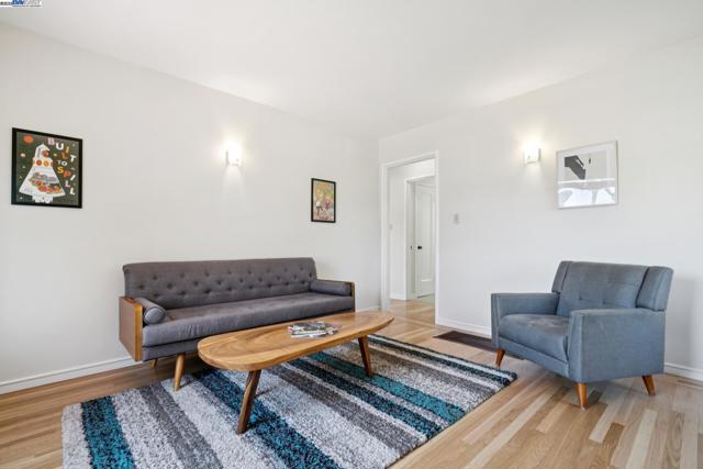 2200 Peach St, Pinole CA: https://media.crmls.org/mediaz/55cef666-9d05-4fef-8d98-b2eb481a81d0.jpg