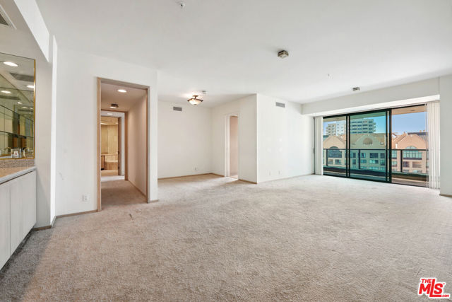 10490 Wilshire Boulevard, Los Angeles CA: https://media.crmls.org/mediaz/55cef69a-bc9e-44bf-b403-42601e6d176a.jpg