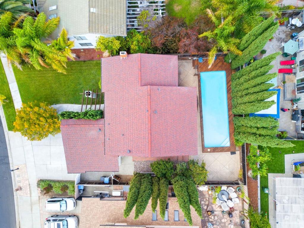 https://media.crmls.org/mediaz/55cf4a66-ab8f-48af-bf2c-cbe17dc15be5.jpg?preset=X-Large