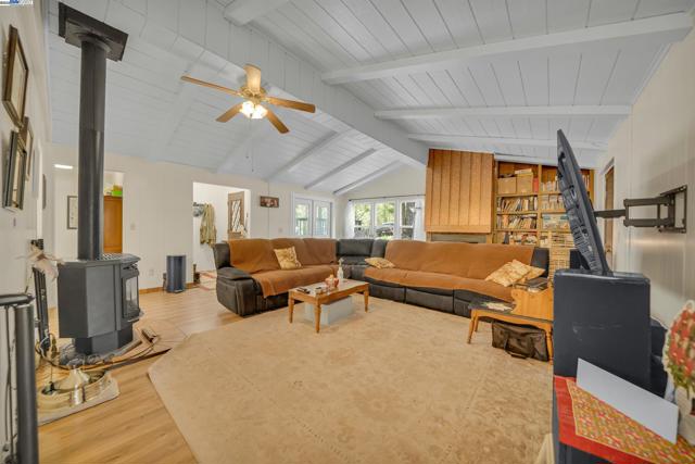 13567 Raccoon Mountain Rd, Grass Valley CA: https://media.crmls.org/mediaz/55cfe5b8-dd61-4042-a9c5-d548643ad97f.jpg