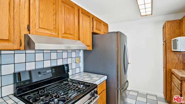 6155 Poppy Peak Drive, Los Angeles CA: https://media.crmls.org/mediaz/55d00e5e-d1d8-43c2-a475-9aaf4c107060.jpg