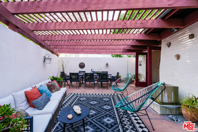 2020 Redcliff Street, Los Angeles CA: https://media.crmls.org/mediaz/55d07b3b-4c29-4494-ad8f-f6aa0fa785c1.jpg