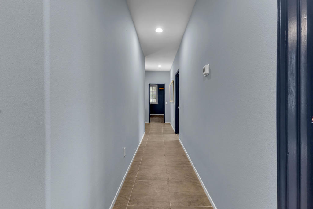 https://media.crmls.org/mediaz/55d07c1e-237b-435a-bdab-dd16be58f465.jpg?preset=X-Large