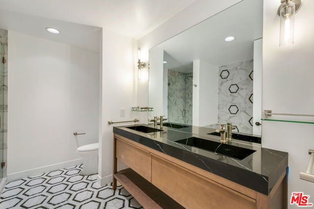 515 Ocean Avenue, Santa Monica CA: https://media.crmls.org/mediaz/55d0a570-8e63-4f74-a810-d8ae02b2e1a7.jpg