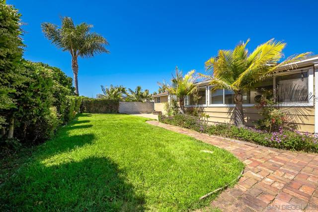 4464 Kamloop Ave, San Diego CA: https://media.crmls.org/mediaz/55d1416d-d8f9-4851-8748-bd26f9ee679b.jpg