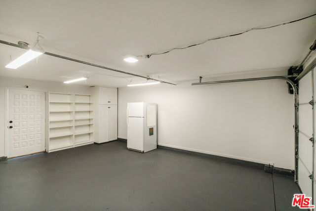 609 21st Place, Santa Monica CA: https://media.crmls.org/mediaz/55d252b9-29e4-4222-b4ee-29c5decc5c49.jpg
