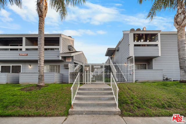20930 Parthenia Street, Canoga Park CA: https://media.crmls.org/mediaz/55d2a047-9c30-4391-b750-1f11d26398ec.jpg