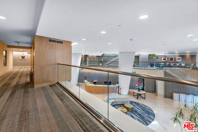 13600 MARINA POINTE Drive, Marina del Rey CA: https://media.crmls.org/mediaz/55d2fc91-65d0-4abb-aa68-1189ff885bde.jpg