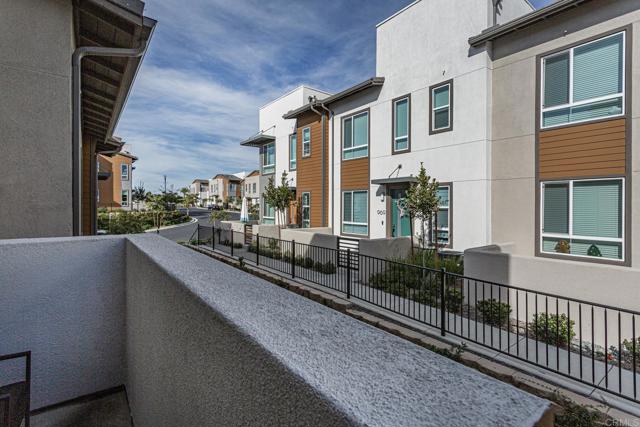 Detail Gallery Image 11 of 43 For 958 Foxwood Ln, Vista,  CA 92081 - 1 Beds | 2 Baths