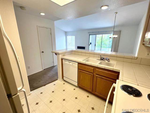 9995 Scripps Westview Way, San Diego CA: https://media.crmls.org/mediaz/55d39dc0-5a2a-48ed-af71-f5cb5108b102.jpg
