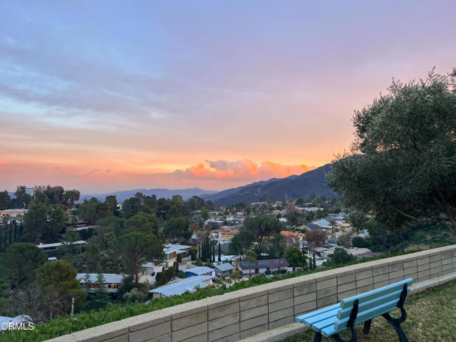 9670 Crystal View Dr., Tujunga CA: https://media.crmls.org/mediaz/55d40b83-d3e6-4b62-838f-0b0c4ac5f5ec.jpg