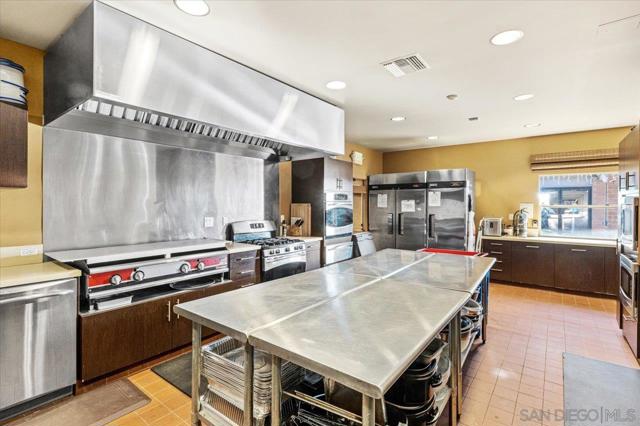 7207 Santa Barbara Street, Carlsbad CA: https://media.crmls.org/mediaz/55d4359d-01ba-44d9-9685-fdc890fa699b.jpg