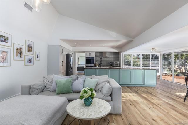 6641 Murray Park Dr, San Diego CA: https://media.crmls.org/mediaz/55d4bf11-08ac-4882-8451-9dcb24adbf4d.jpg