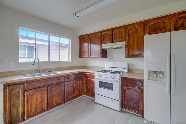 4410 12 Highland Ave, San Diego CA: https://media.crmls.org/mediaz/55d52a41-ee68-4153-9c27-1c48a3e14268.jpg