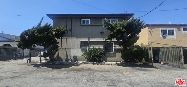 1115 W 111th Street, Los Angeles CA: https://media.crmls.org/mediaz/55d62df6-d386-4591-81d7-dc2316b5c642.jpg