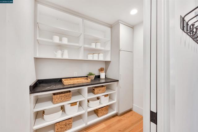 Image 13 of 53 For 942 Raintree Pl