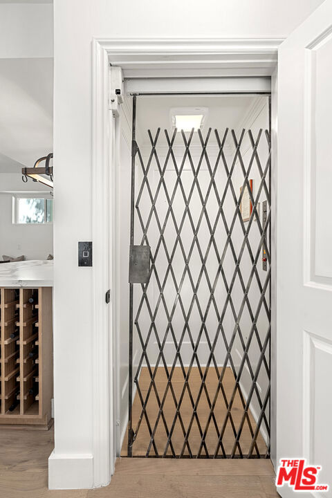4148 Sunswept Drive, Studio City CA: https://media.crmls.org/mediaz/55d6b617-1930-4936-821f-99028432de5d.jpg