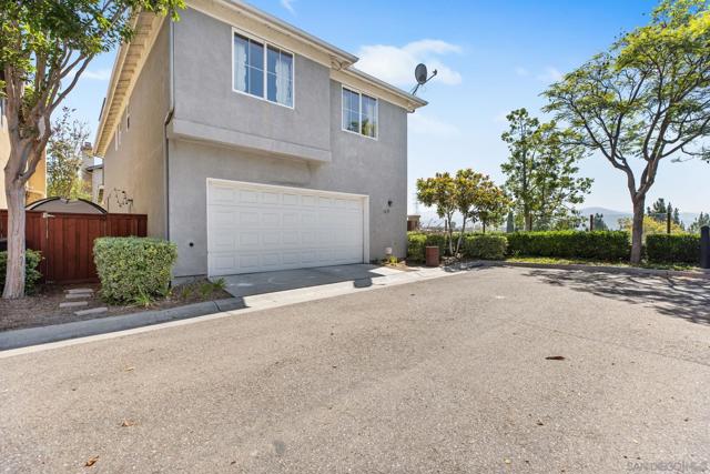 1675 Tree Song Ln, Chula Vista CA: https://media.crmls.org/mediaz/55d6fe23-98b6-4398-914b-30bf9ae33248.jpg