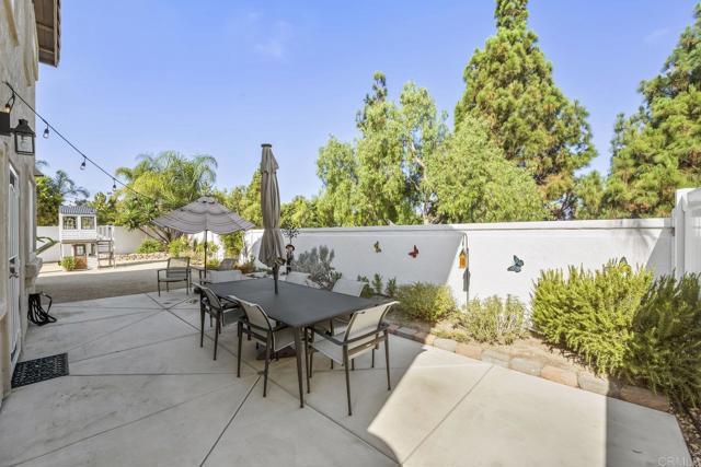 4867 Seascape Drive, Oceanside CA: https://media.crmls.org/mediaz/55d77e56-d075-4e5b-99a6-8a82707fba84.jpg