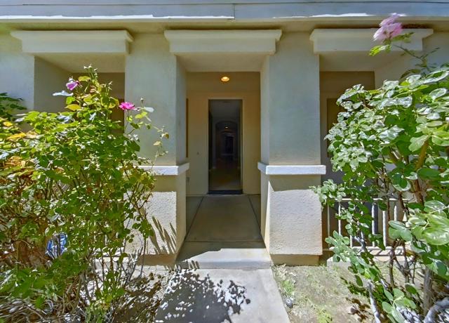 2300 Thorncroft Circle, Palmdale CA: https://media.crmls.org/mediaz/55d8a82b-1349-442a-ae53-c26ff64c30d7.jpg