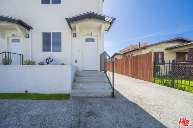 236 W 84th Place, Los Angeles CA: https://media.crmls.org/mediaz/55d8d28f-c57c-4e70-8c35-e7dfb7117639.jpg