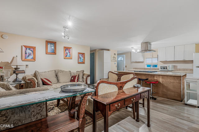 Detail Gallery Image 4 of 26 For 8811 Canoga Ave #353,  Canoga Park,  CA 91304 - 3 Beds | 2 Baths