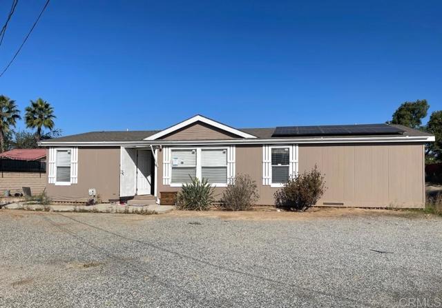 21626 Mary Street, Perris CA: https://media.crmls.org/mediaz/55d93e84-be02-4c80-a462-306430d5456e.jpg