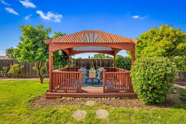9082 Spencer Court, Gilroy CA: https://media.crmls.org/mediaz/55d9476b-ee94-4031-a2c3-7c07366de7d5.jpg