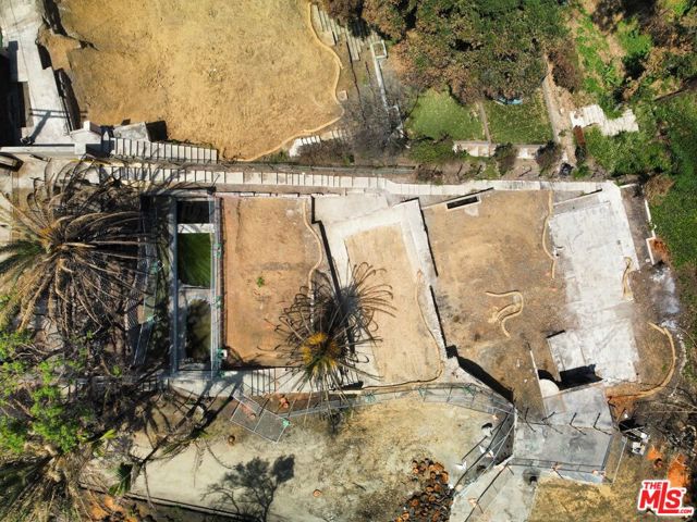 16517 Las Casas Place, Pacific Palisades CA: https://media.crmls.org/mediaz/55da60a3-913c-4e1f-bbd0-ad226edaa8ce.jpg